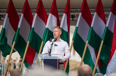 Magyar Péter mentelmi jogának felfüggesztéséről is dönt ma az Európai Parlament szakbizottsága