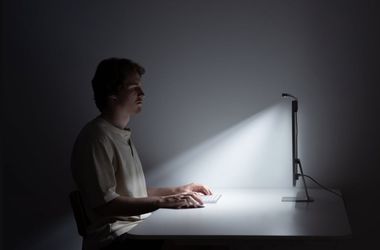 Akár az Apple is kitalálhatta volna: itt az iMac tökéletes lámpája