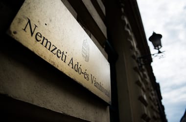 Élesedett a pályázat a NAV-elnöki posztra, aktív angoltudás elvárt