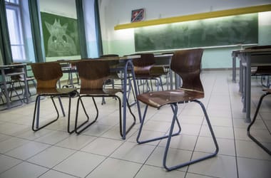 Fellökött egy kilencéves gyereket az iskolaőr, vádat emeltek ellene