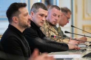 Az ukrán hadvezetés egymást marja, pedig Oroszország éppen azt mutatja be, hogy képtelen hatékonyan védekezni