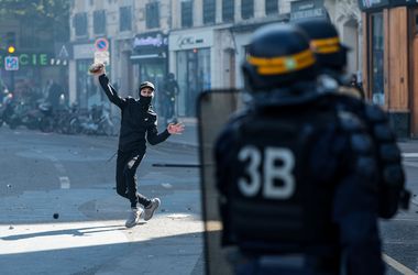 Csak pénteken 1747 embert vettek őrizetbe a franciaországi diáktüntetések miatt