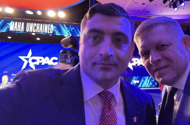 Parászka Boróka: Két magyarellenes uszítás közt Orbán orra előtt képezte magát Orbán Viktorrá George Simion