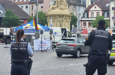 Többeket, köztük egy szélsőjobboldali aktivistát is megkéseltek a németországi Mannheimben
