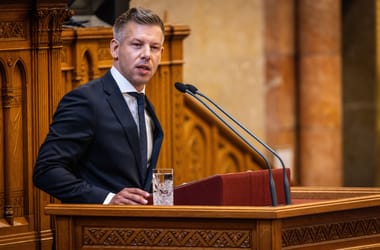 Magyar Péter támogatná, hogy 16 évre csökkenjen a választási korhatár