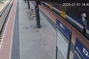 Életveszélyes mutatvány Érden: kívül utazni a vonaton