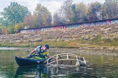 Másodjára is kifogott kiemelőin a Duna medrébe fészkelődött gömbmászóka 