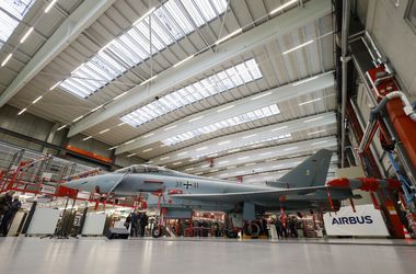 Egy olasz Eurofighter is megsérült a jemeni húszik éjszakai támadásában