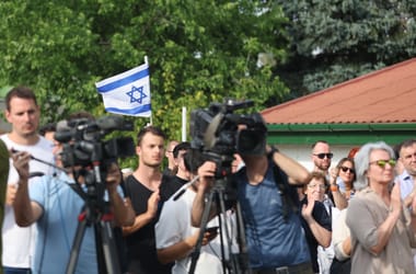 A Kneecap ellen tüntettek a Hajógyári-szigetnél