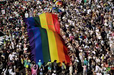 „Brüsszel (...) erre bezzeg van pénz (...) woke kultúra” – megjöttek a kormányzati és fideszes reakciók minden idők legnagyobb Pride-jára
