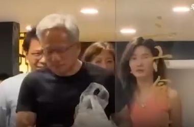 A CIA szerint kínai kém a fiatal nő, aki a világ legnagyobb chipvállalatát vezető Jensen Huang közelébe férkőzött