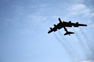 Lezuhant egy amerikai bombázó Kaliforniában, 8-an meghaltak