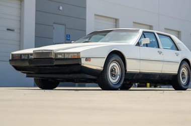 Ritka alkalom: eladó egy legendás ék alakú Aston Martin Lagonda