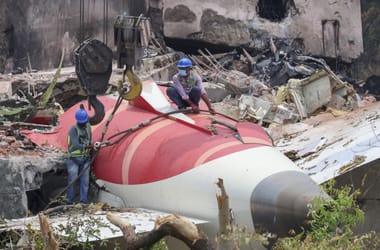 Pilótahibára gyanakodnak a szakértők a lezuhant Air India gépnél