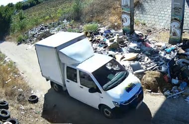 „Komolyan mondom, a pofám leszakad” – a MÁV elismerte, hogy a cég autójával hordták Érdre illegálisan a szemetet