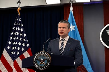 Hegseth Trump háta mögött állíthatta le az Ukrajnának szánt támogatást