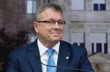 És akkor Matolcsy lufija kidurrant, de a nudistakempinget még behúzta az MNB-alapítvány