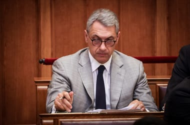 Milliárdos osztalékot vett ki Lázár János alapítványa az államtól kapott cégeiből