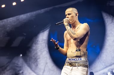 A Sziget Fesztivál Nagyszínpadánál is szólt a mocskos Fidesz