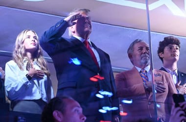 Kifütyülték Donald Trumpot egy kosármeccsen New Yorkban – vi