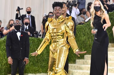 Letartóztatták a rappert, Lil Nas X egy szál alsóban volt és az utcán táncolt