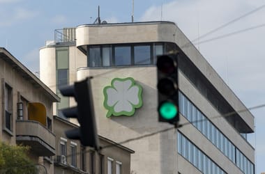 Két nap kellett a Szerencsejáték-cégnek, hogy 1,6 milliárdnyi szponzorpénzt szórjon szét, Mészáros és Tiborcz közelébe is jutott