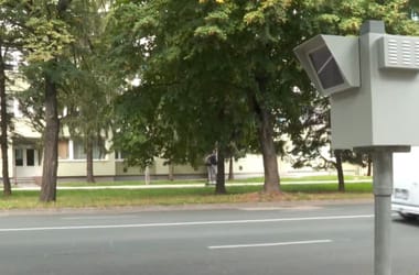 Már több mint 200 helyen telepítették a gyorshajtók elleni trükkös fegyvert Kép