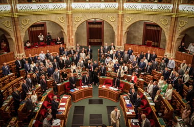 Sulyok Tamás elmozdításáról vitáznak: élőben a Parlamentből