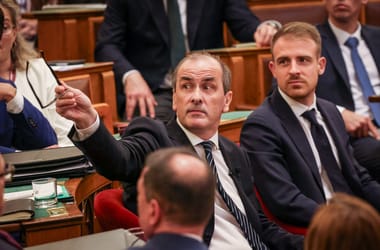 Hegedűs Zsolt nem engedné dolgozni, mégis újra praktizál az oltási igazolásokat hamisító gyerekorvos