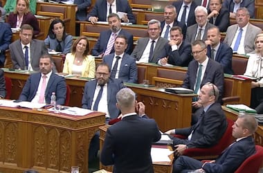 Magyar Péter az Országgyűlésben: Takács Péter arró