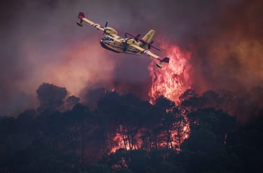 Erdőtüzek tombolnak Francia- és Spanyolországban, az EU tűzoltó repülőgépeket és helikoptereket küldött