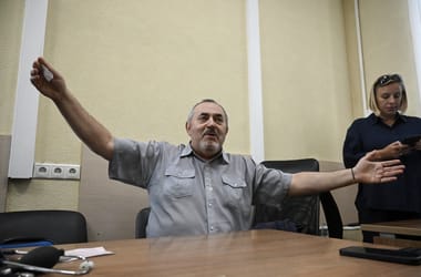 Elítélték Putyin háborúellenes ellenfelét, nem indulhat a választásokon