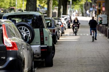 Nem lesz dupla parkolási díj a két tonnánál nehezebb autókra Budapesten