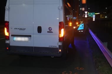 Kiesett egy nő egy furgonból Zalaegerszegen, mert az ablakemelő helyett az ajtónyitót húzta meg