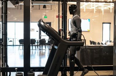 1,2 millió lépés a futópadon: strapatesztre küldték a Figure humanoid robotját – videó