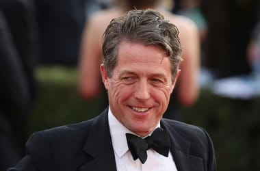 Úgy tűnik, mintha Hugh Grant elszunyókált volna Djokovicsék meccsén Wimbledonban