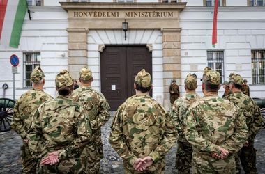12 milliárd forintot költött a Honvédelmi Minisztérium korábbi vezetése egy angol céggel kötött tanácsadói szerződésre