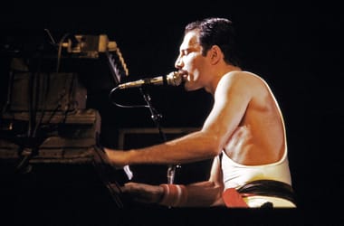 Szobrot kap Freddie Mercury Balatonszemesen