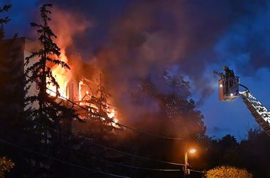 Közel harminc tűzoltó tudta megfékezni a lángokat a II. kerületi robbanás után