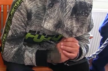 „Egy szülőnek a gyermeke a legfontosabb” – mondta a bíróságon a ceredi késelő, majd bocsánatot kért