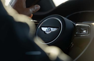 Bemutató előtt kiderült a Bentley villanyautójának neve