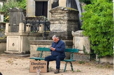 Orbán Viktor ellopta a showt Matolcsy György és Matolcsy Ádám elől, pedig ő csak az utcán ült le