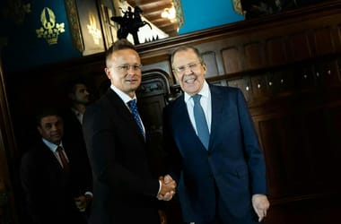 „Beavatkozni nem közleményekkel szokás, hanem pénzzel” – lódította Orbán Balázs, miközben a kormány a véleménynyilvánítást is ennek tekinti