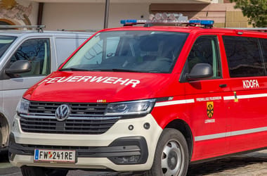Kigyulladt egy magyar busz Ausztriában, 27 fiatalt mentettek ki