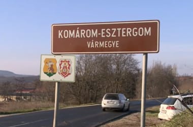 Új megyetáblákra lehet szükség, és a közútkezelő vállalat szerint közel 50 millió forintba kerülhet.