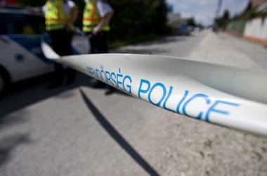Keresnek a rendőrök egy román férfit, aki megölte élettársát majd rágyújtotta a házat