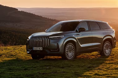 Akár 1660 kilométeres hatótáv: 7 üléses hatalmas kínai SUV jött Magyarországra, itt a Jaecoo 8