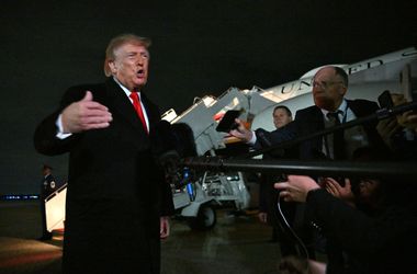 Több szenátor is törvényellenesnek tartja Trump gázolaj-megállapodását Putyinnal