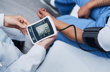 Ez történt: Lejjebb vitték a magas vérnyomás küszöbértékét, máshogy kell számolni