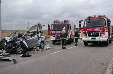 Egy gyerek és három felnőtt meghalt az M1-esen történt balesetben